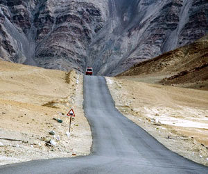 tempo traveller from manali to leh